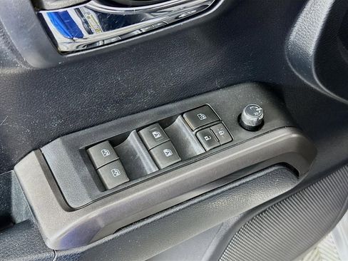 Used 2016 Toyota Tacoma TRD Sport image 26