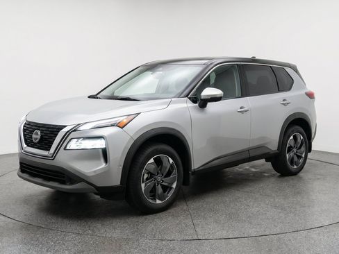 Used 2025 Nissan Rogue SV AWD/4WD image 3