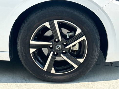 Used 2024 Nissan Sentra SV FWD image 11