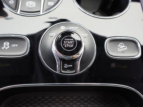 Used 2025 Bentley Bentayga Extended Wheelbase AWD/4WD image 29