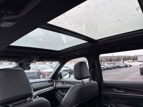 New 2026 Jeep Grand Cherokee Limited image 12