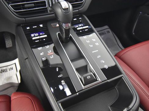Certified 2024 Porsche Macan GTS AWD/4WD image 23