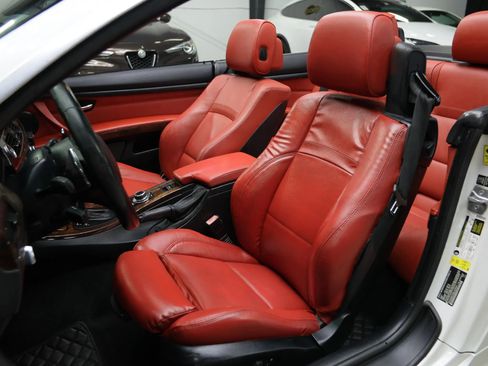 Used 2013 BMW 328i Convertible w/ M Sport Pkg image 29