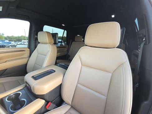 Used 2023 Chevrolet Tahoe Premier w/ Advanced Technology Package image 28