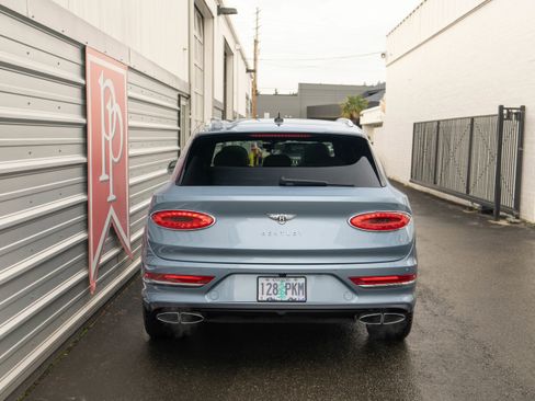 Used 2023 Bentley Bentayga image 47