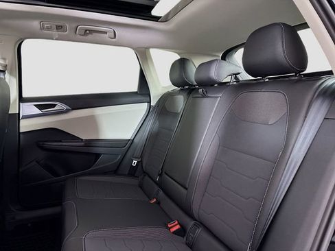 New 2025 Volkswagen Taos SE image 24