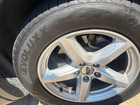 Used 2019 Ford Explorer XLT w/ Equipment Group 201A FWD image 7