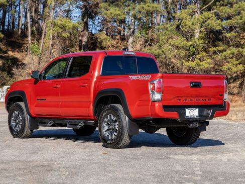 Used 2022 Toyota Tacoma TRD Off-Road image 8