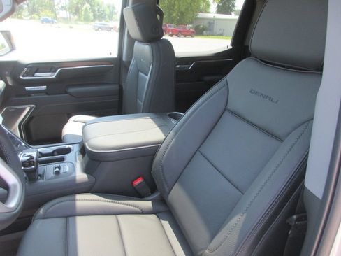 New 2026 GMC Sierra 1500 Denali w/ Denali Reserve Package AWD/4WD image 14