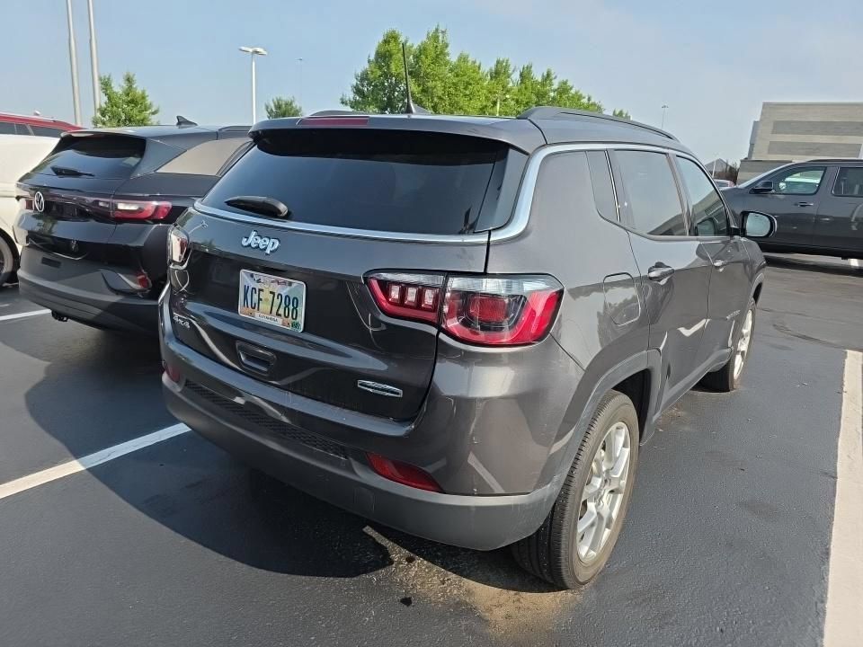 Used 2023 Jeep Compass Latitude AWD/4WD image 3