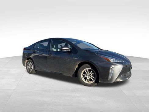 Used 2020 Toyota Prius LE image 1