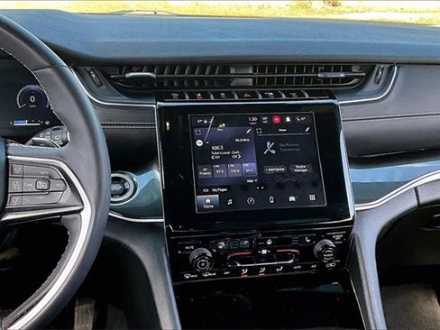 Used 2023 Jeep Grand Cherokee Altitude image 9