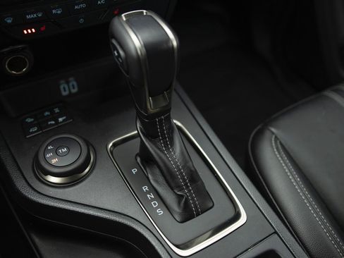 Used 2022 Ford Ranger Lariat w/ Equipment Group 501A High image 12