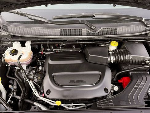Used 2023 Chrysler Pacifica Touring-L FWD image 51