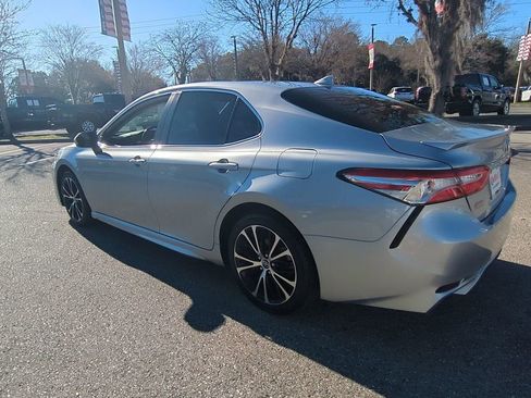 Certified 2020 Toyota Camry SE image 7