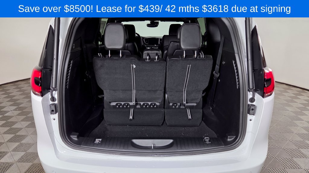 New 2027 Chrysler Pacifica Select AWD/4WD image 10