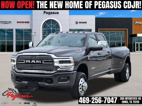 Used 2024 RAM 3500 Laramie AWD/4WD image 2