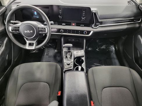 Used 2025 Kia Sportage LX image 6