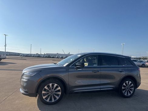 Used 2022 Lincoln Corsair Reserve w/ Elements Package FWD image 8