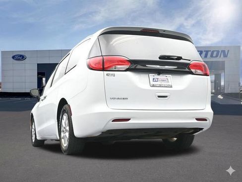 Used 2022 Chrysler Voyager LX FWD image 44