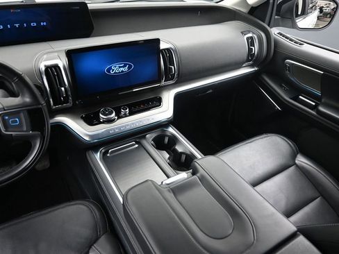 Used 2025 Ford Expedition Platinum AWD/4WD image 17