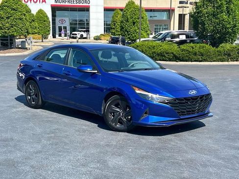 Used 2023 Hyundai Elantra SEL FWD image 2