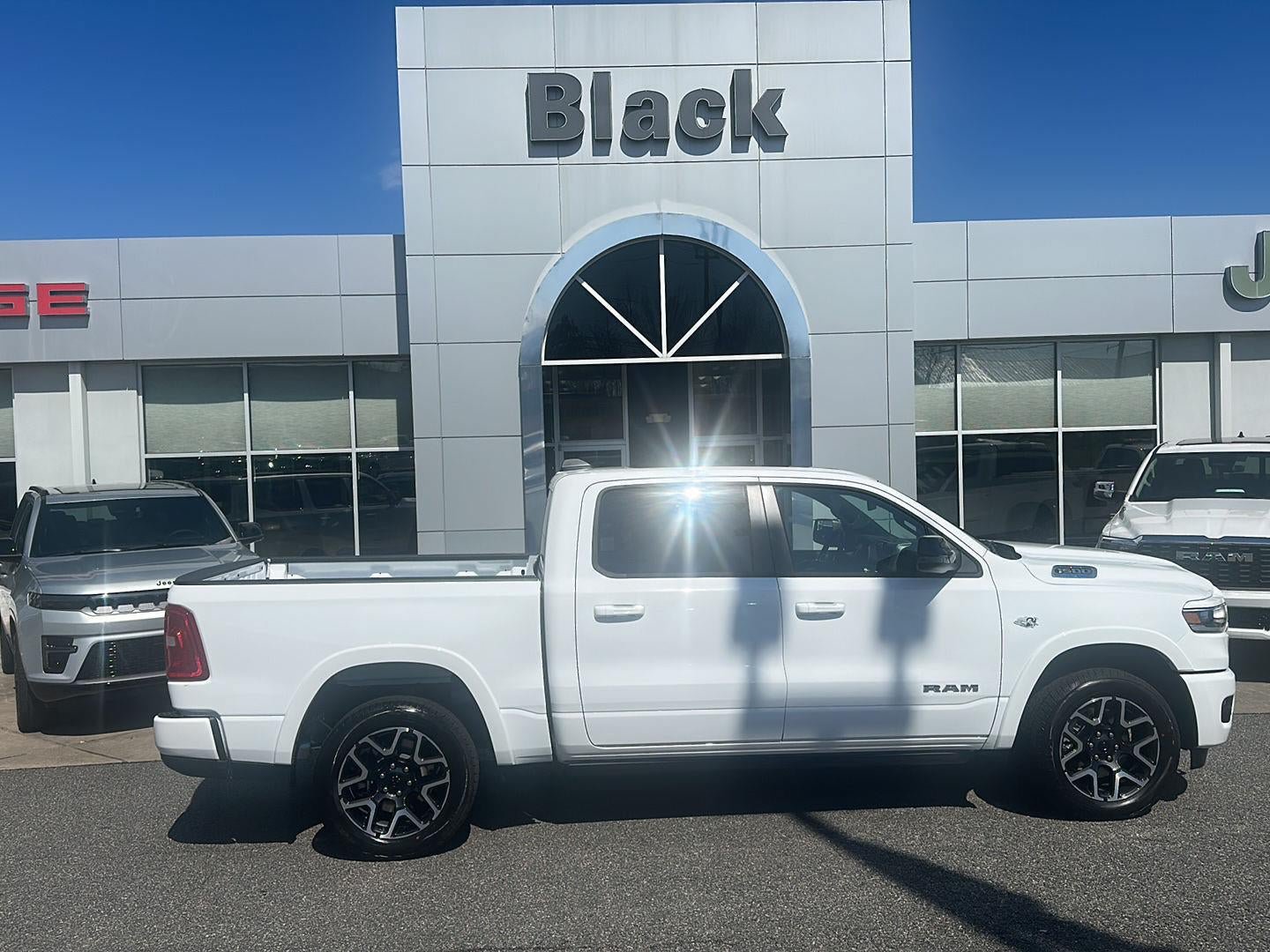 New 2026 RAM 1500 Laramie w/ Laramie Preferred Package AWD/4WD image 3