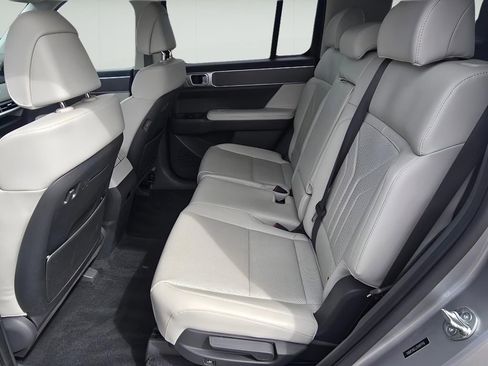 Used 2025 Hyundai Santa Fe SEL FWD image 28