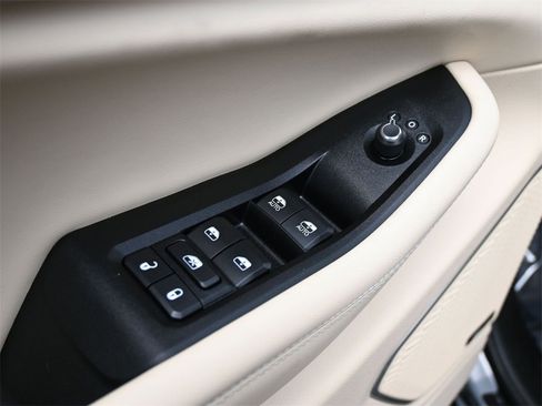 Used 2022 Jeep Grand Cherokee L Limited w/ Luxury Tech Group II image 5