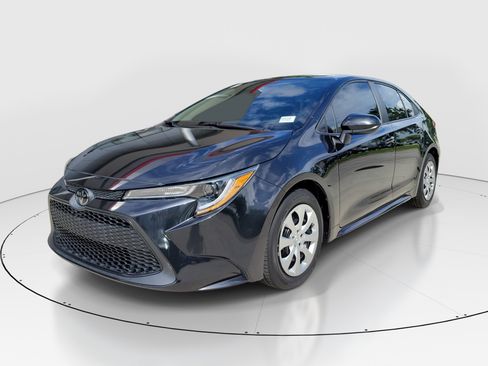Certified 2022 Toyota Corolla LE FWD image 3
