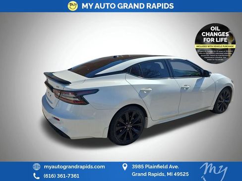 Used 2023 Nissan Maxima SR w/ Sport Mat Group image 7