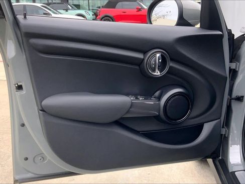 Used 2021 MINI Cooper 4-Door Hardtop image 25