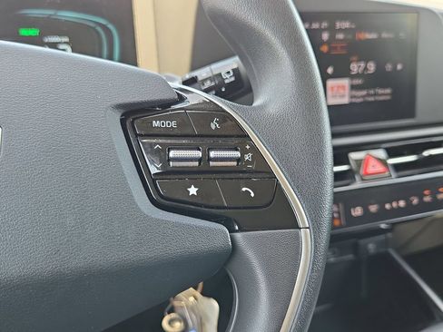 Used 2025 Kia Niro LX FWD image 21