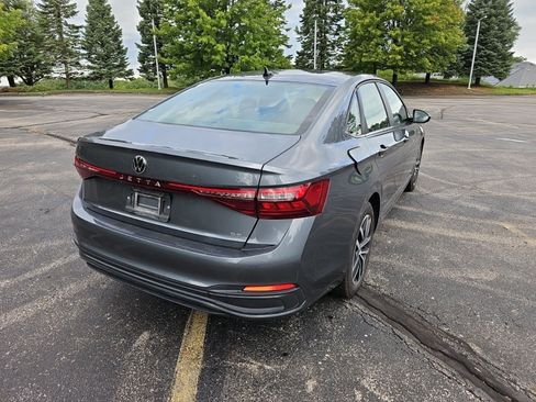 Used 2025 Volkswagen Jetta SE FWD image 6