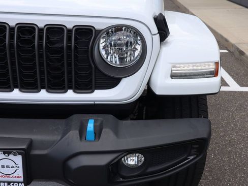 Used 2024 Jeep Wrangler Unlimited w/ Convenience Group AWD/4WD image 14
