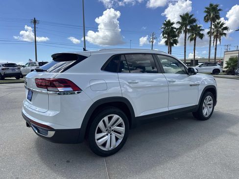 Used 2023 Volkswagen Atlas Cross Sport SE w/ Panoramic Sunroof Package FWD image 5