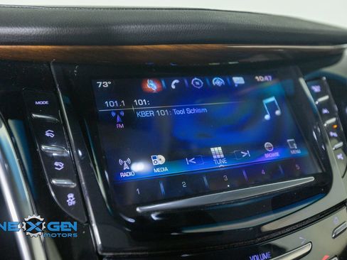 Used 2017 Cadillac Escalade Luxury AWD/4WD image 17