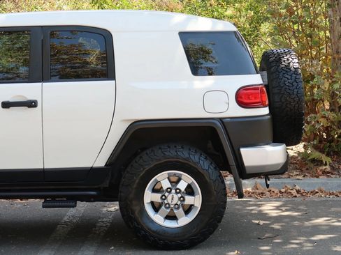 Used 2009 Toyota FJ Cruiser 2WD w/ TRD Sport Pkg image 9