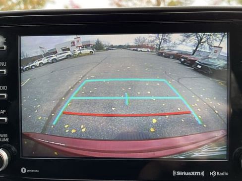 Used 2021 Toyota Highlander XLE image 10