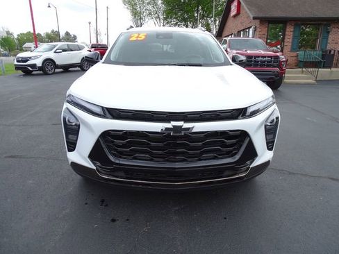 Used 2025 Chevrolet Trax ACTIV w/ Driver Confidence Package FWD image 3