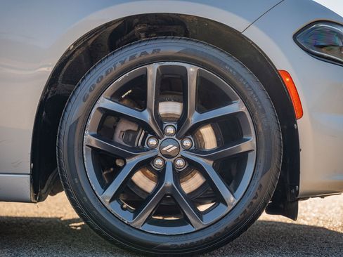 Used 2019 Dodge Charger SXT image 10