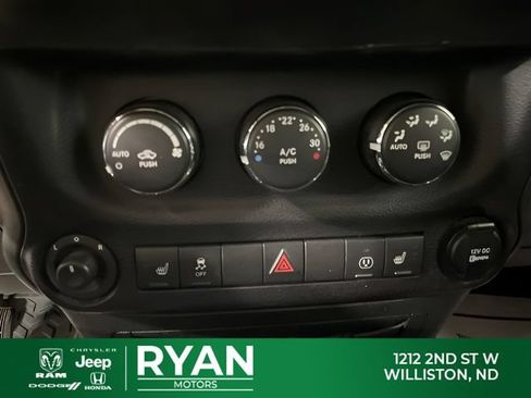 Used 2015 Jeep Wrangler Unlimited Rubicon w/ Max Tow Package AWD/4WD image 25
