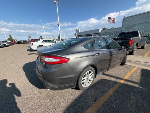 Used 2016 Ford Fusion SE FWD image 3