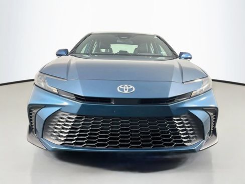 Used 2025 Toyota Camry SE FWD image 3