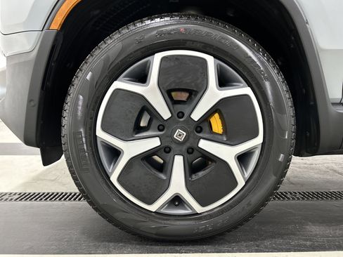 Used 2024 Rivian R1S Adventure AWD/4WD image 9
