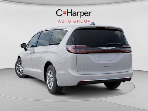 New 2026 Chrysler Pacifica Select FWD image 3