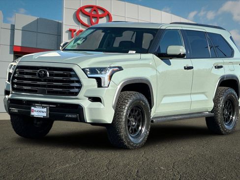 Used 2023 Toyota Sequoia Limited w/ TRD Off-Road Package AWD/4WD image 7