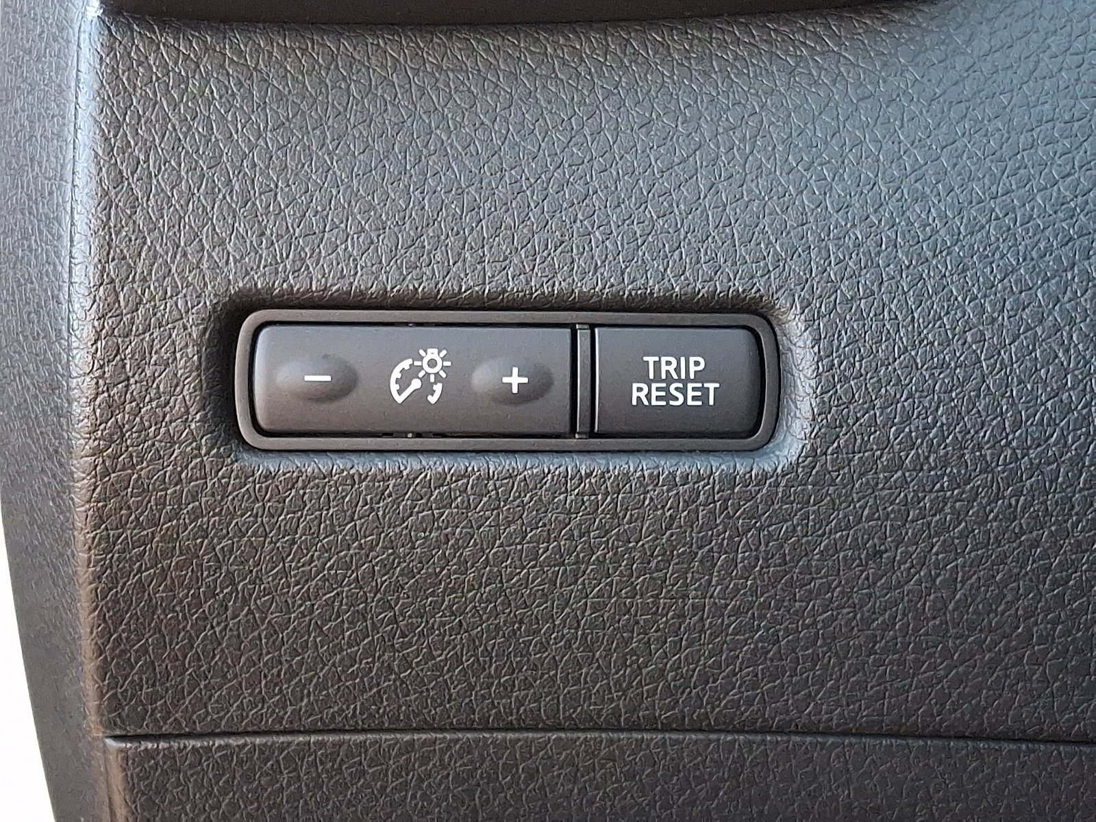 Used 2018 Nissan Rogue SV FWD image 28