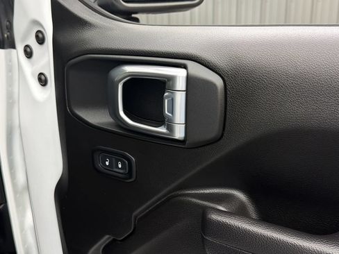 Used 2024 Jeep Wrangler Unlimited AWD/4WD image 42