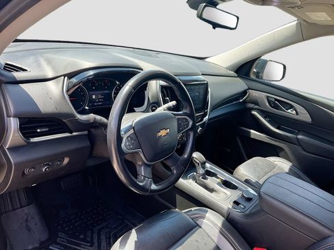 Used 2021 Chevrolet Traverse LT w/ LT Premium Package FWD image 9